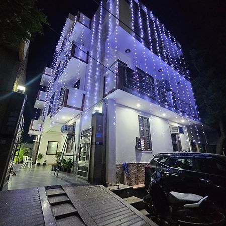 Shri Krishna Divine Dham Hotell Mathura Eksteriør bilde
