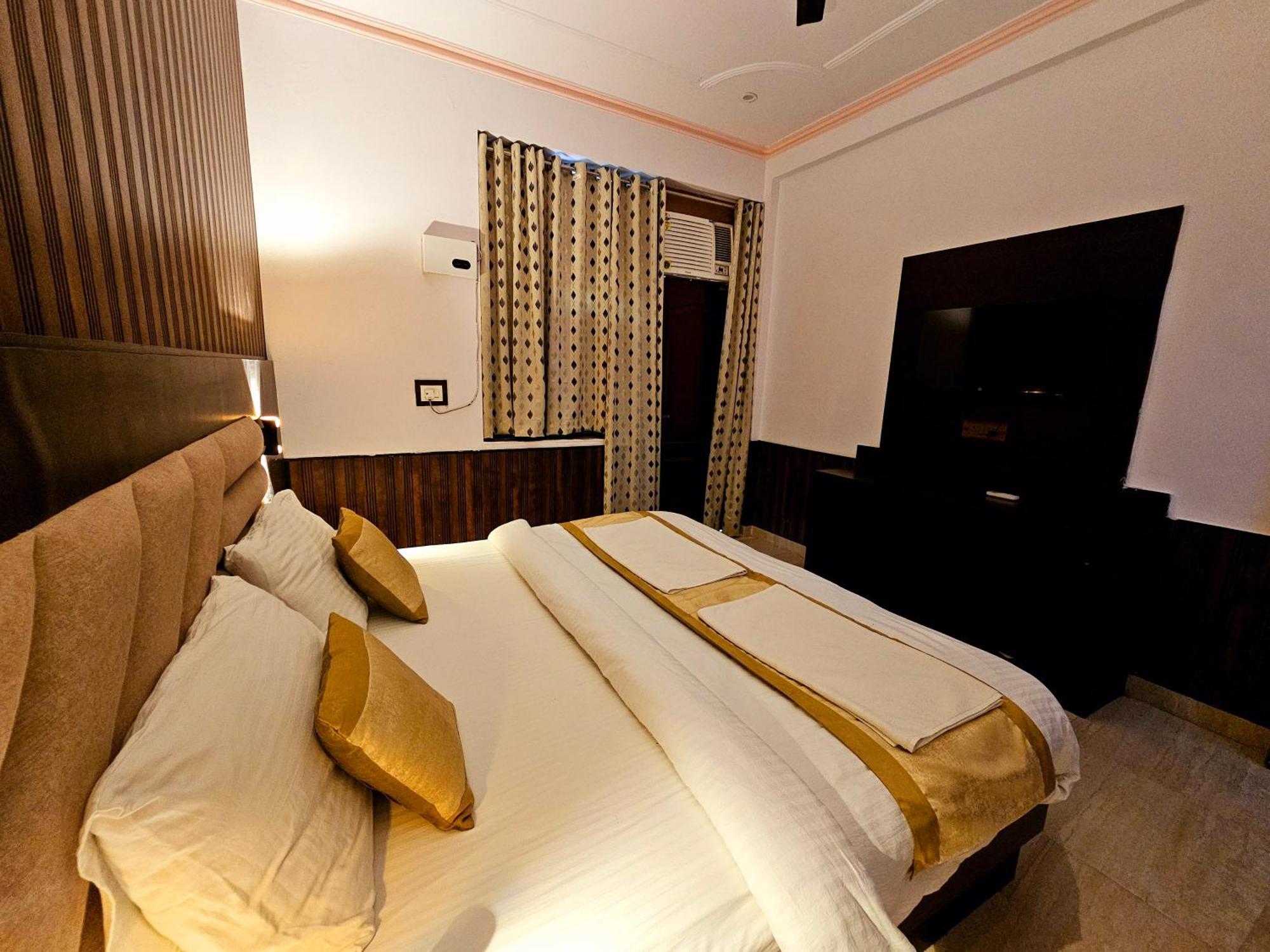Shri Krishna Divine Dham Hotell Mathura Eksteriør bilde