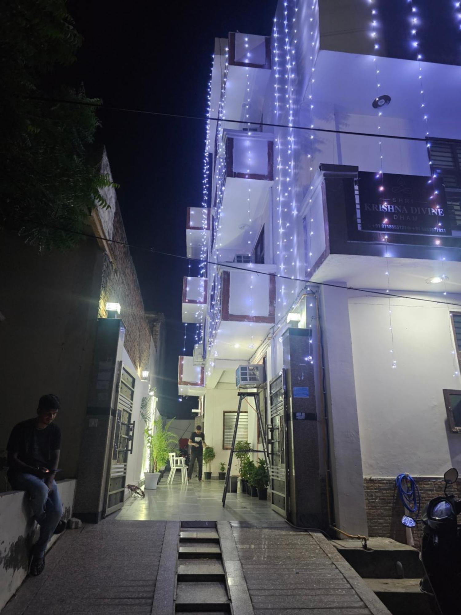 Shri Krishna Divine Dham Hotell Mathura Eksteriør bilde
