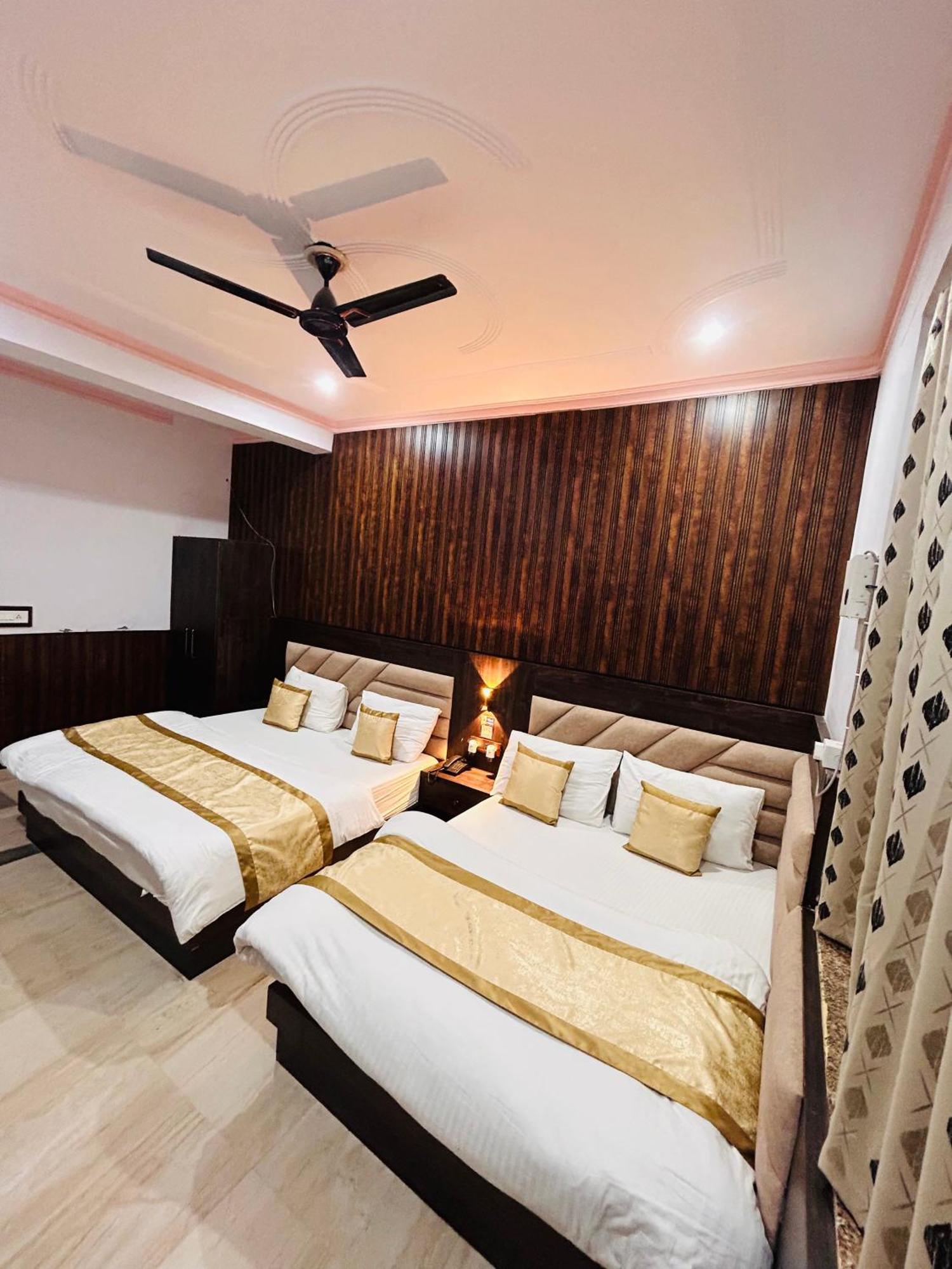 Shri Krishna Divine Dham Hotell Mathura Eksteriør bilde